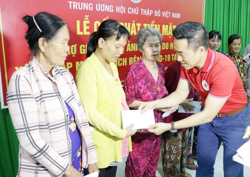 Hỗ trợ gia đình bị ảnh hưởng bởi dịch Covid-19 ở xã An Hòa