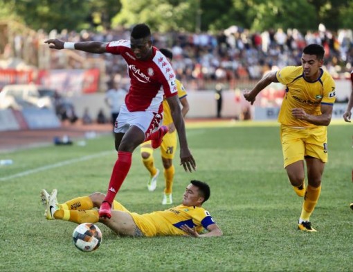 Công Phượng ghi bàn, CLB TP.HCM thắng đậm SLNA