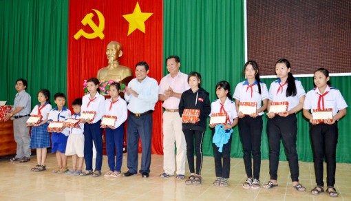 Quan tâm, chăm lo trẻ em nhiều hơn