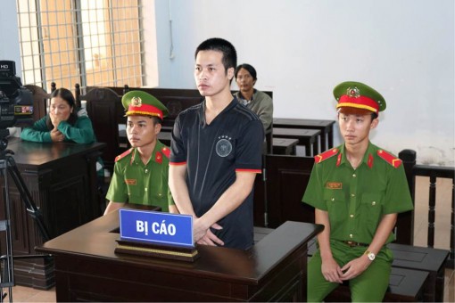 Mua bán trái phép chất ma túy lãnh án 7 năm tù giam