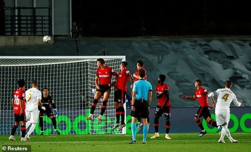 Ramos vẽ siêu phẩm, Real đòi lại ngôi đầu từ tay Barca