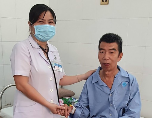 Mảng xương cá tra lớn đâm vào thực quản người đàn ông