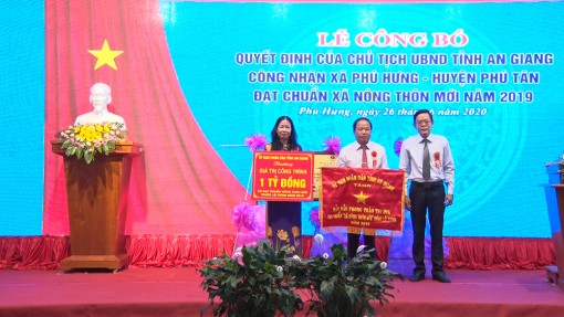 Công nhận xã Phú Hưng đạt chuẩn nông thôn mới
