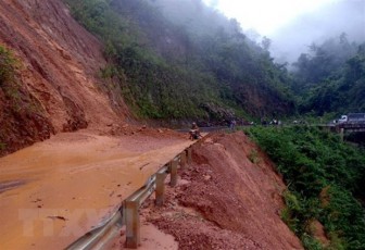 Sạt núi chia cắt nhiều tuyến đường giao thông ở tỉnh Lai Châu