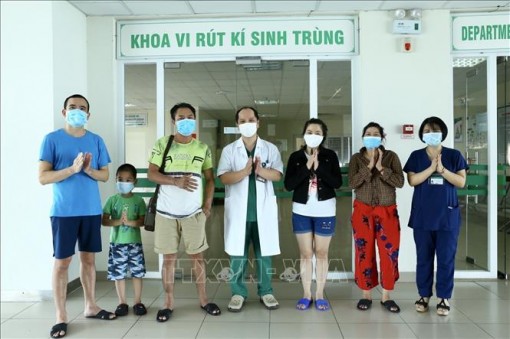 Thêm 5 bệnh nhân mắc COVID-19 được công bố khỏi bệnh