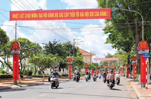 Chào mừng Đại hội đại biểu Đảng bộ TP. Châu Đốc lần thứ XII, nhiệm kỳ 2020-2025: Huy động các nguồn lực xây dựng thành phố du lịch thông minh, hiện đại