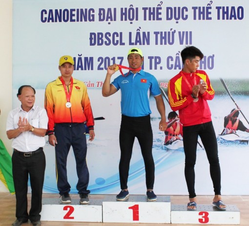 Canoeing Sóc Trăng vượt khó