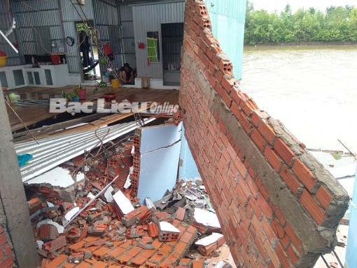 Bạc Liêu: Sạt lở gây hư hỏng 8 căn nhà ở TX. Giá Rai