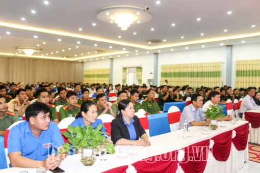 Tuyên truyền về biển, đảo cho hơn 300 đoàn viên, thanh niên, học sinh