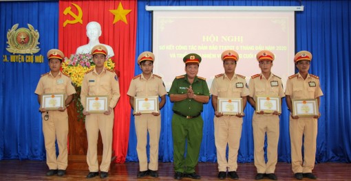 Chợ Mới sơ kết công tác đảm bảo trật tự an toàn giao thông