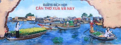 Ngắm Cần Thơ xưa và nay qua con đường bích họa