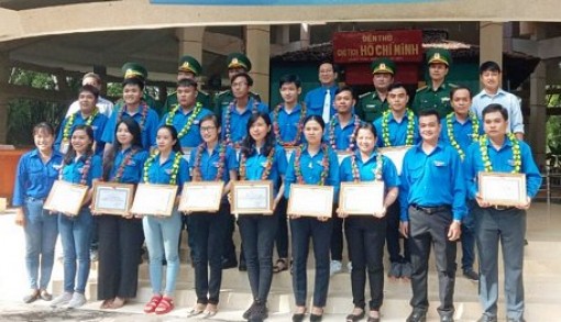 Hành trình báo công dâng Bác