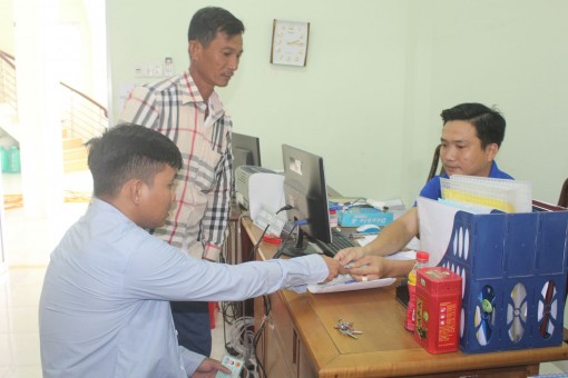 Long An: Nhiều địa phương chi tiền hỗ trợ Covid-19 cho lao động tự do