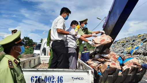 Tổ chức tiêu hủy 490 kg chân heo đông lạnh không đảm bảo chất lượng