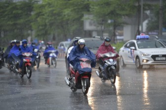 Thời tiết ngày 4-7: Bắc Bộ và Trung Bộ mưa dông, đề phòng lốc, sét, mưa đá