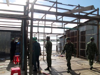 Đã di dời 11 hộ dân bị ảnh hưởng trực tiếp tại khu vực sạt lở xã Vĩnh Thạnh Trung đến nơi an toàn