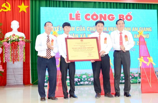 Khánh Bình đạt chuẩn xã nông thôn mới