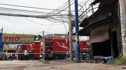 Cháy tiệm cầm đồ, ba người tử vong