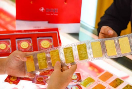Giá vàng hôm nay 9-7: Phá ngưỡng cản, vọt lên đỉnh 9 năm