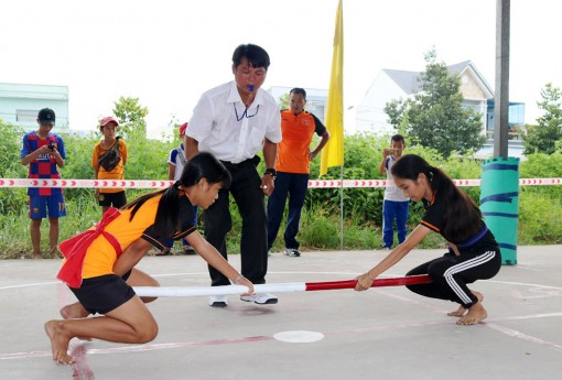 Sôi nổi sân chơi thể thao truyền thống trong học sinh