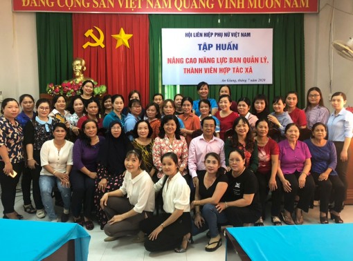 Nâng cao kiến thức cho cán bộ Hội Phụ nữ về hợp tác xã, tổ hợp tác