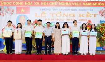 Hơn 1.000 học sinh Trường THPT chuyên Thoại Ngọc Hầu xếp loại giỏi năm học 2019 - 2020