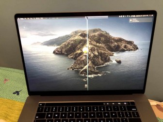 Apple muốn người dùng gỡ bỏ miếng che webcam trên MacBook
