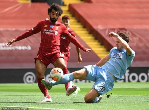Premier League: Liverpool đứt mạch toàn thắng, Chelsea thua sốc
