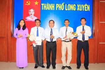 Long Xuyên: Trao quyết định điều động, bổ nhiệm cán bộ