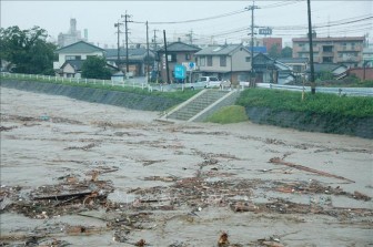 Thủ tướng Nhật Bản thị sát vùng thiên tai, đánh giá thiệt hại mưa lũ