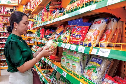 Người dân Vĩnh Thạnh quen dùng hàng Việt