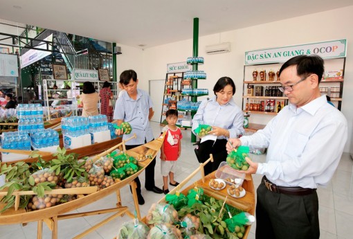 Khai trương cửa hàng đặc sản An Giang và Văn phòng đại diện Liên hiệp Hợp tác xã tiêu dùng Việt Nam tại An Giang