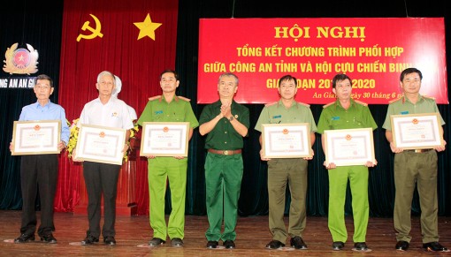 Công an và Hội Cựu chiến binh phối hợp bảo vệ an ninh trật tự