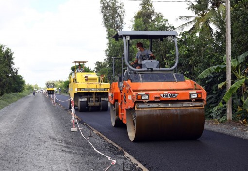 Tăng tốc thảm nhựa tuyến Quản Lộ-Phụng Hiệp, rút ngắn 50 km đường xuyên miền Tây