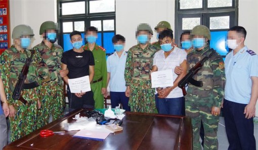 Phá chuyên án MT 1018, bắt 2 đối tượng vận chuyển 1 bánh heroin và 1 kg ketamin