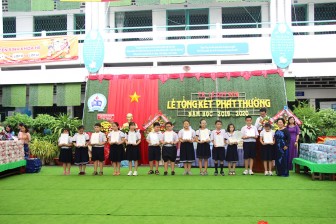 Trường Tiểu học Lê Quý Đôn tổng kết phát thưởng năm học 2019-2020