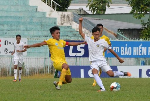 Giải hạng nhất: Hấp dẫn cuộc đua tốp 6