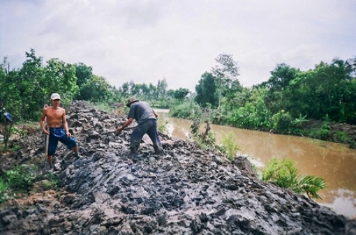 Lũ về trễ, mưa kết thúc muộn