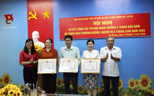 Khối thi đua MTTQ và các tổ chức chính trị-xã hội sơ kết công tác thi đua khen thưởng