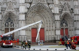 Cháy lớn tại một nhà thờ ở miền Tây nước Pháp