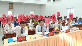 Kỳ họp lần thứ 12 HĐND huyện Phú Tân thông qua 7 nghị quyết quan trọng