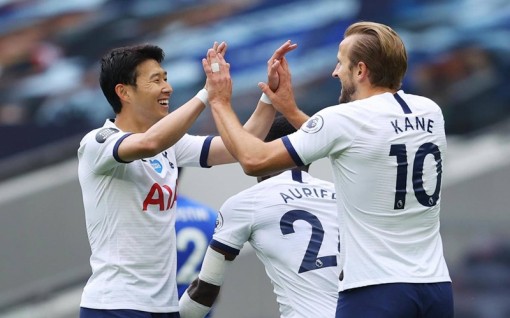 Tottenham thắng lớn, Man United vui mừng