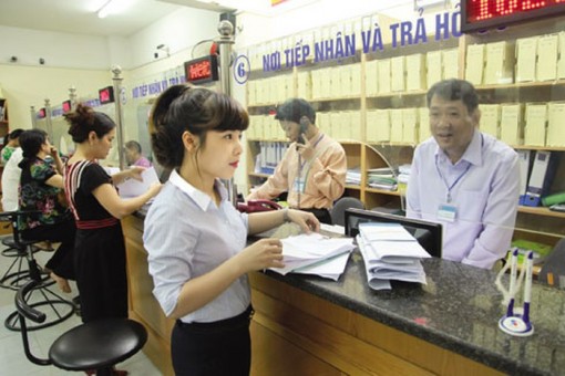 Giảm cấp trung gian và trên 334.000 biên chế do Chính phủ quản lý