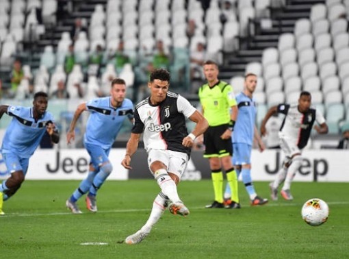 Ronaldo sáng rực, Juventus tiệm cận ngôi vương