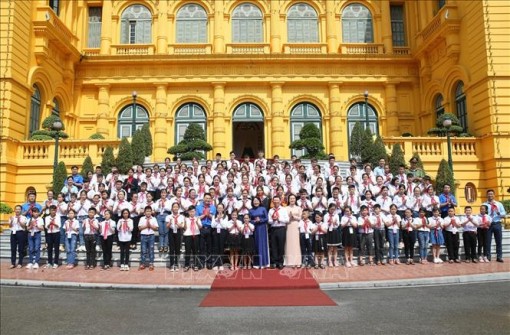 Phó Chủ tịch nước gặp mặt Đoàn đại biểu Cháu ngoan Bác Hồ tỉnh Bắc Giang