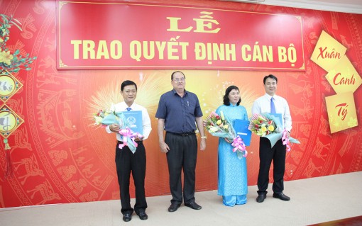 Trao quyết định điều động, bổ nhiệm 3 cán bộ lãnh đạo các sở