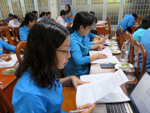 Liên đoàn Lao động tỉnh An Giang thảo luận góp ý văn kiện trình Đại hội đại biểu Đảng bộ tỉnh