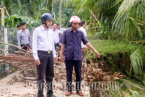 Sóc Trăng: Chủ tịch UBND huyện Long Phú kiểm tra sạt lở tại xã Song Phụng