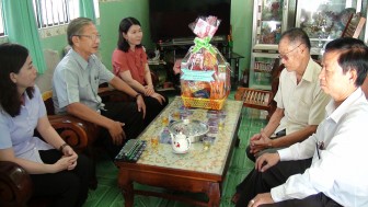 Bí thư Huyện ủy Tri Tôn thăm gia đình chính sách