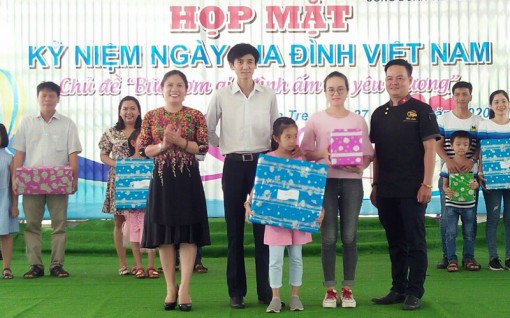 Xây dựng con người Bến Tre phát triển toàn diện